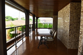 village courtyard hotel