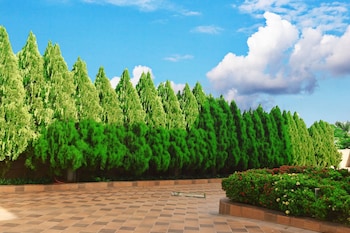 village courtyard hotel