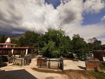 aasra paradise hotel