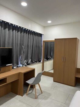 urban stays service apartment