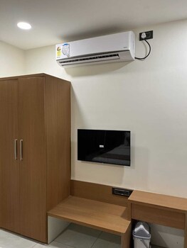 urban stays service apartment