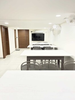 urban stays service apartment