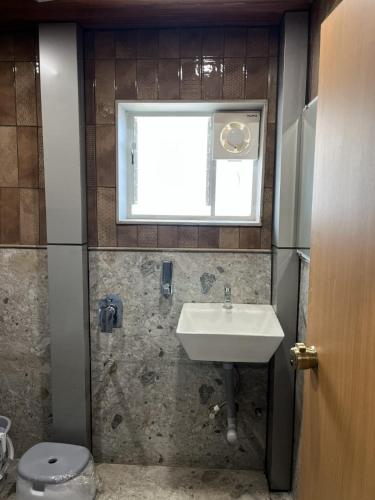 urban stays service apartment