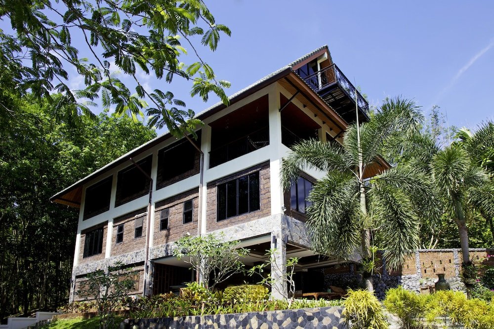 thara bayview villa