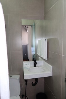 b hotel 888
