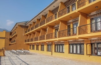 hotel riverview by tenzinlig