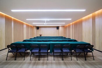 Chongqing Xanadu Moon Hotel,,3 star