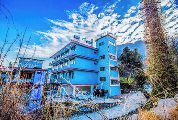 hotel saras manali near hadimba temple