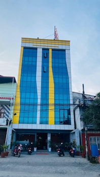 chitwan business hotel