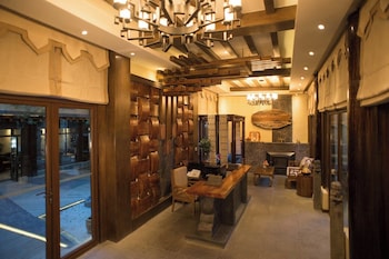 Shangri-La Moon Tibetan Boutique Hotel,,4 star