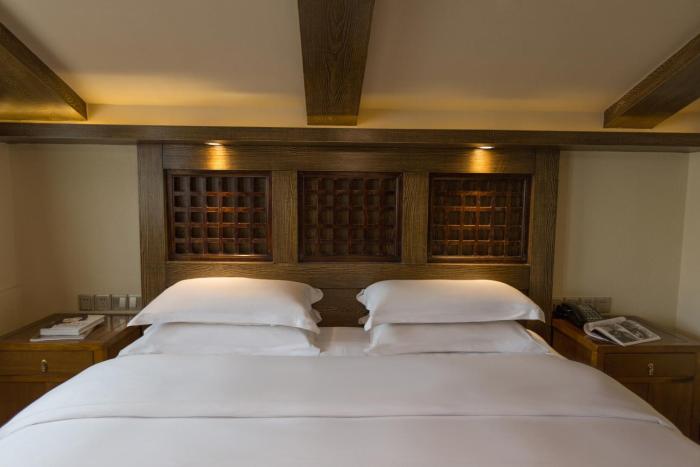 shangri la moon tibetan boutique hotel