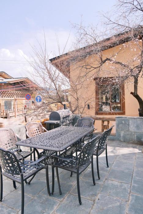 shangri la moon tibetan boutique hotel