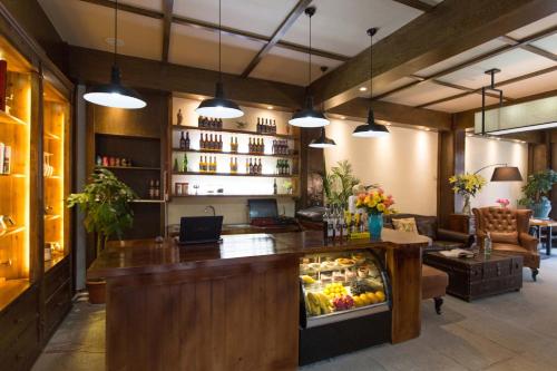 shangri la moon tibetan boutique hotel