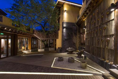 shangri la moon tibetan boutique hotel