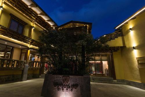 shangri la moon tibetan boutique hotel