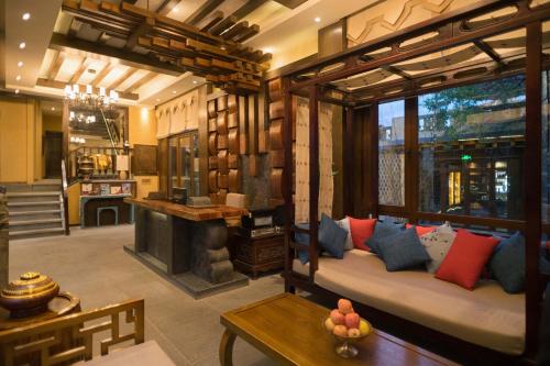 shangri la moon tibetan boutique hotel