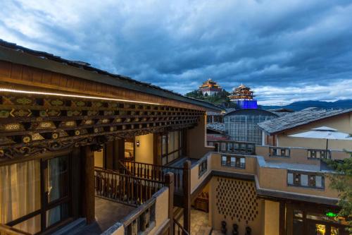 shangri la moon tibetan boutique hotel