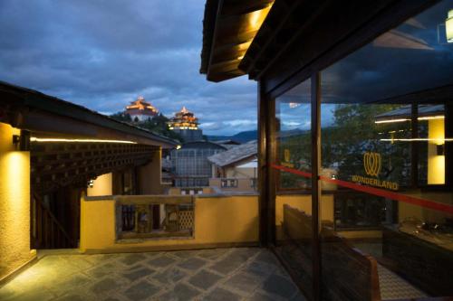 shangri la moon tibetan boutique hotel
