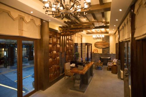 shangri la moon tibetan boutique hotel