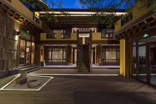 shangri la moon tibetan boutique hotel