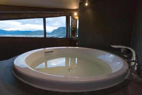 shangri la moon tibetan boutique hotel