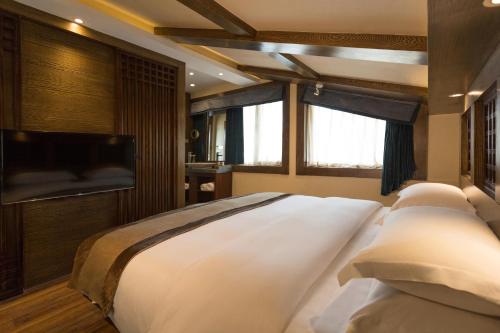 shangri la moon tibetan boutique hotel