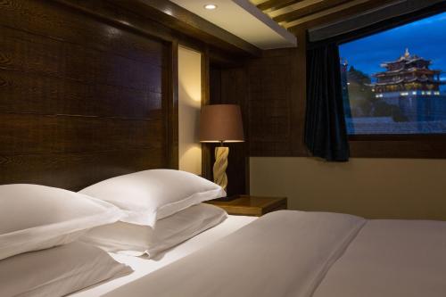 shangri la moon tibetan boutique hotel