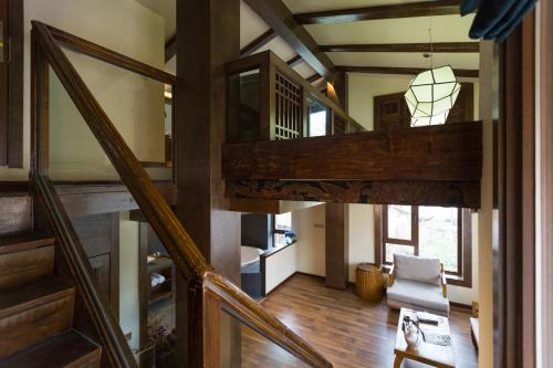 shangri la moon tibetan boutique hotel