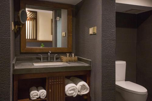 shangri la moon tibetan boutique hotel