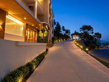 hotel luxeevista by navodayans