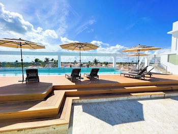 ducassi suites studios hotel beach club