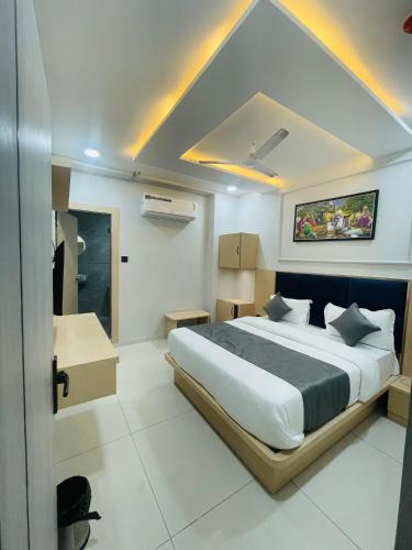 hotel hills