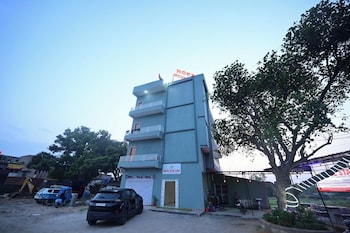 hotel stay leaf