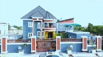 fourj hotel and suites
