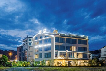 dujiangyan gongzuo private hotspring inn