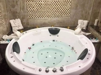 Ferdililly Hotel & Spa,,4 star