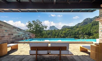 Manning Retreat,,3 star