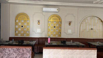 Amber Hotel & Restaurant,,3 star