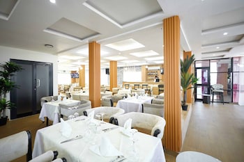 empire luxury hotel