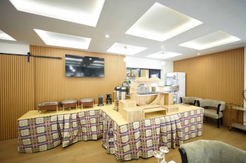 empire luxury hotel