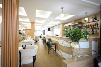 empire luxury hotel