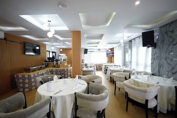 empire luxury hotel