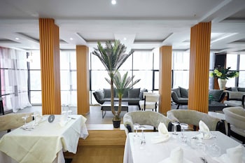 empire luxury hotel