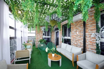 empire luxury hotel