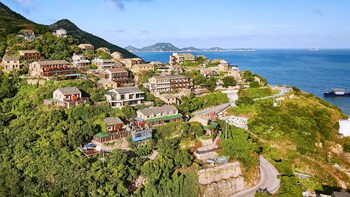aurora rock villa resort