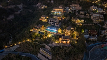 aurora rock villa resort
