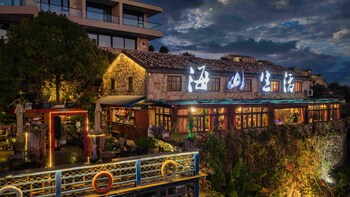 aurora rock villa resort