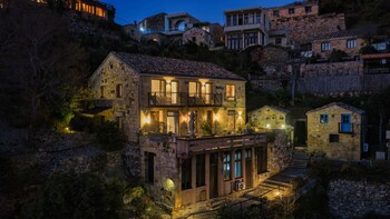 aurora rock villa resort