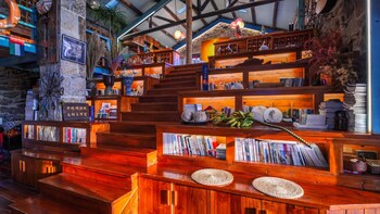 aurora rock villa resort