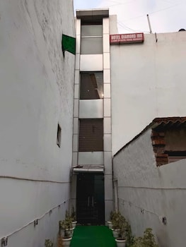hotel diamond inn near delhi airport